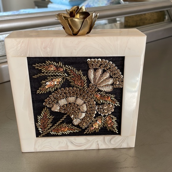 Clutches - Picture 2 of 8